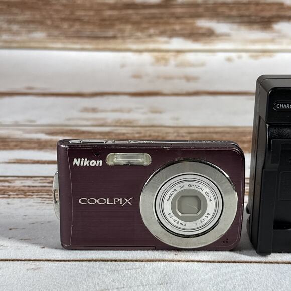 Nikon Coolpix S210 8.0MP Digital Camera Plum W/Charger & Battery Tested Parts - Picture 2 of 5